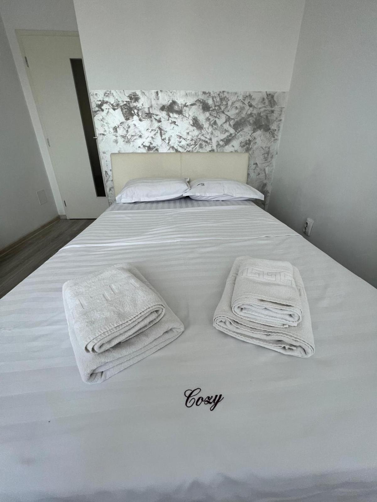Cozy 3 Bedroom Apartments In Centre Of Iasi Palas Mall Exterior foto